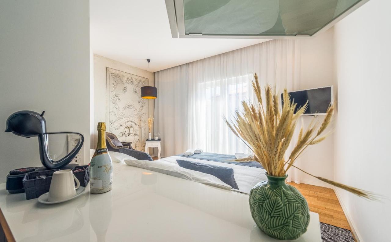 Central Rooms In Old Town By Belmont Realty 자다르 외부 사진